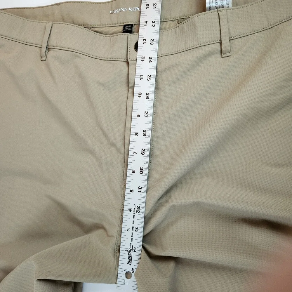 Banana Republic Golf Performance Pant Mens Size 40x30 Beige Chino 100% Polyester